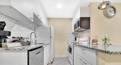 Cozy 2 Bedroom Pineville-Matthews Duplex w/Hot Tub