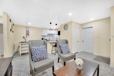 Cozy 2 Bedroom Pineville-Matthews Duplex w/Hot Tub