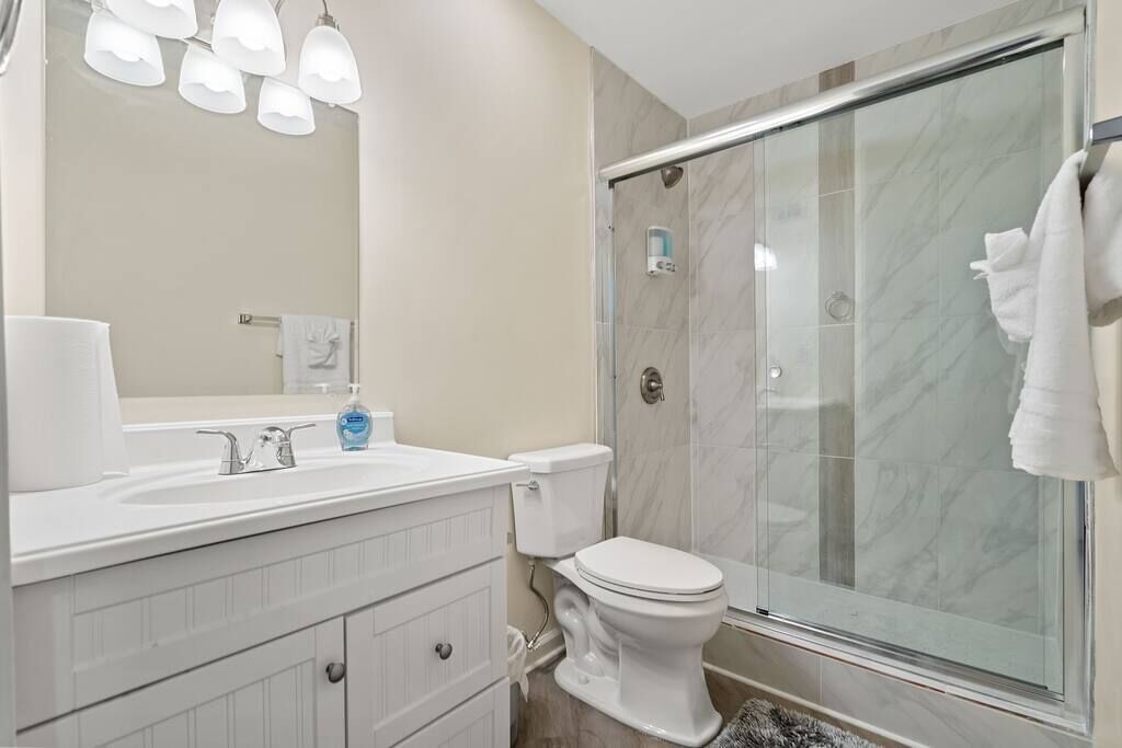 Cozy 2 Bedroom Pineville-Matthews Duplex w/Hot Tub