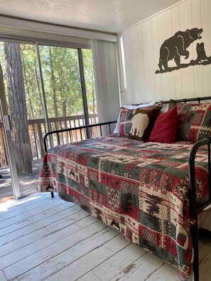 3 makuuhuonetta, työpöytä, silitysrauta/-lauta, ilmainen Wi-Fi