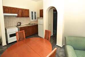 Fridge, oven, stovetop, highchair