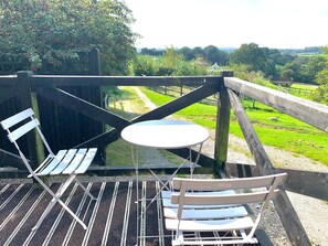 Balcony - Flint Cottage - Sleeps 6 - Private Woodland (Hailsham)