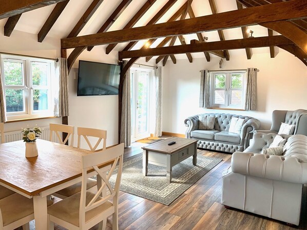 Casa de campo | Sala de estar | Televisión de 30 pulgadas con canales digitales 