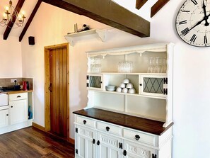 Cottage | Private kitchen | Fridge, microwave, oven, stovetop