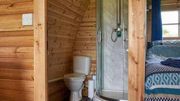 Cabin, 1 Queen Bed with Sofa bed | Bathroom | Shower, free toiletries, towels