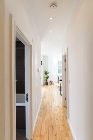 Interior - Plum Guide - Dragon Mountain (Cardiff)