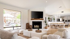 Living area - Plum Guide - Sandflower (Palm Desert)