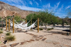 Property grounds - Plum Guide - Sandflower (Palm Desert)