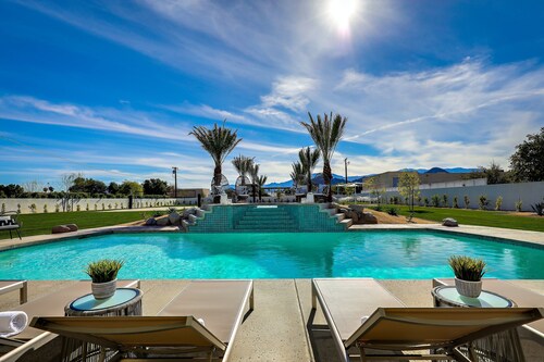 Plum Guide - Cacti Palms