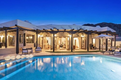 Plum Guide - A Spark In Sand