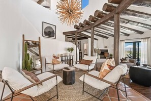 Interior - Plum Guide - A Spark In Sand (Palm Desert)