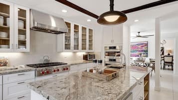 Microwave dan mesin pencuci piring