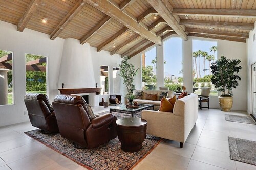 Plum Guide - Desert Ace