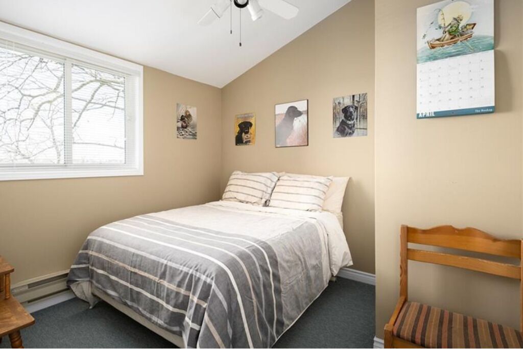 3 bedrooms, travel crib, bed sheets