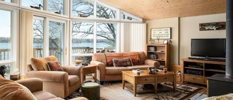 Téléviseur, lecteur de DVD, sélection de films, chaîne audio