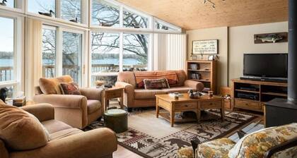 Waterfront Island Cottage - 4 Seasons