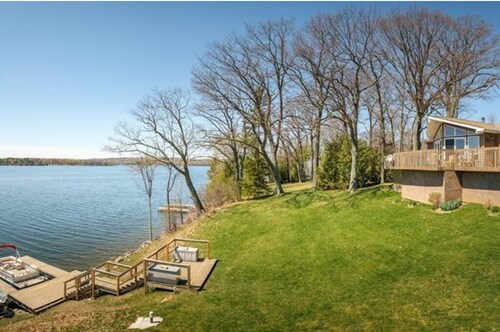 Waterfront Island Cottage - 4 Seasons