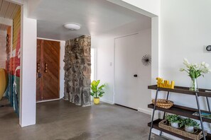 Interior - Plum Guide - The Blue Ridge (Palm Springs)