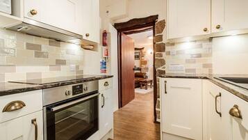 Microwave dan mesin pencuci piring