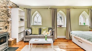 Iron/ironing board - Plum Guide - Tom Thumb (Saltash)