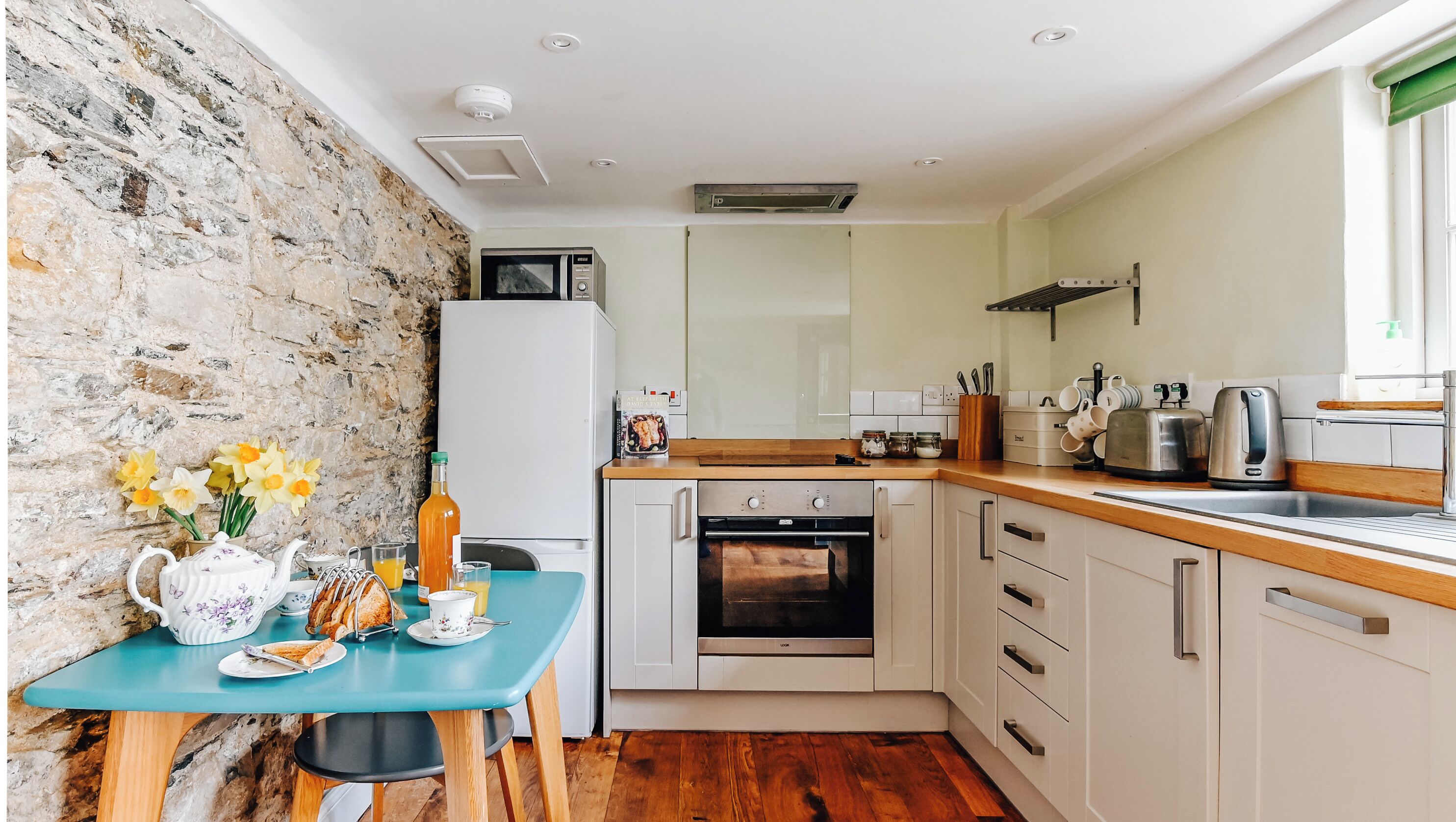 Microwave, dishwasher