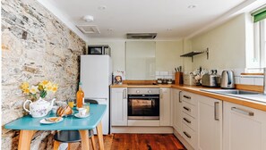 Microwave, dishwasher - Plum Guide - Tom Thumb (Saltash)