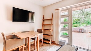 Room - Plum Guide - Nature's Own Garden (St Austell)