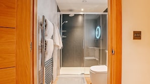 Shower - Plum Guide - Nature's Own Garden (St Austell)
