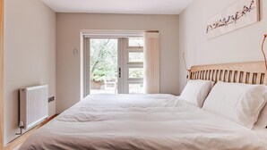 2 bedrooms, iron/ironing board - Plum Guide - Wisteria Bridge (St Austell)