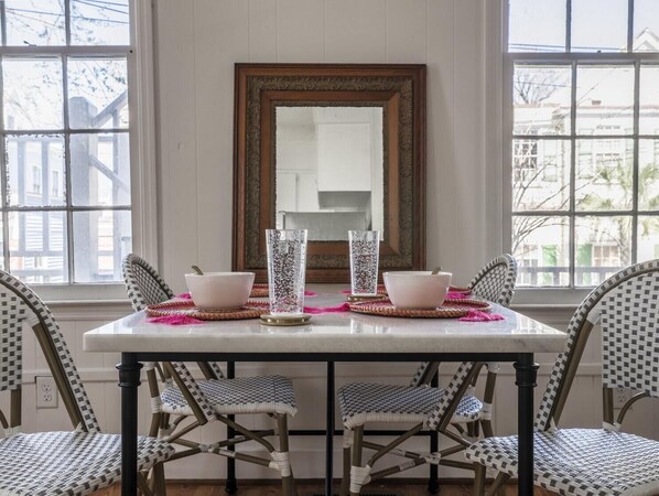 Dining - Plum Guide - Pink Ladies (Charleston)