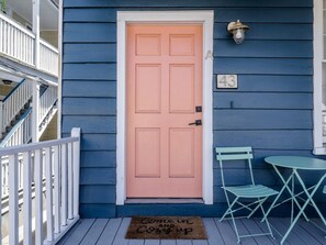 Exterior detail - Plum Guide - Pink Ladies (Charleston)