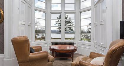 Plum Guide - The Mist On The Lake