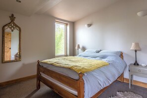 2 chambres, fer et planche à repasser