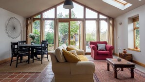 Living area - Plum Guide - Counting Stars (Hebden Bridge)