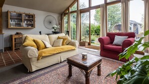 Living area - Plum Guide - Counting Stars (Hebden Bridge)