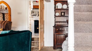 Interior - Plum Guide - The Riverside Cottage (Richmond)