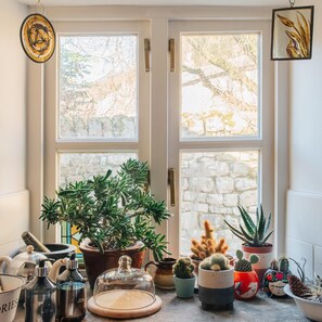 Interior - Plum Guide - The Riverside Cottage (Richmond)