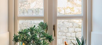 Plum Guide - The Riverside Cottage