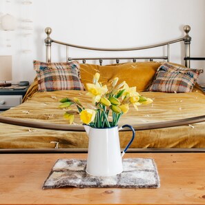 2 bedrooms, iron/ironing board