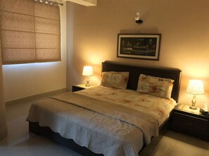 Apartemen | 2 kamar tidur, Wi-Fi gratis, dan seprai linen