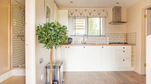 Microwave - Plum Guide - Strong and Stables (Pulborough)