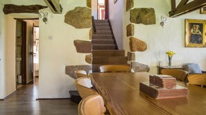 Dining - Plum Guide - On Water Hill (Holmrook)
