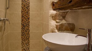 Bathroom - Plum Guide - On Water Hill (Holmrook)