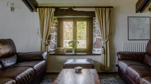 TV - Plum Guide - On Water Hill (Holmrook)