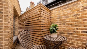Unclassified image, 5 of 13, button - Plum Guide - Modern Mews (London)
