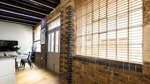 Unclassified image, 3 of 13, button - Plum Guide - Modern Mews (London)