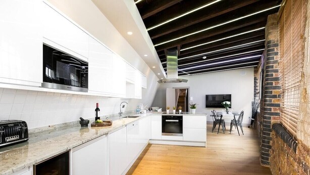 Unclassified image, 1 of 13, button - Plum Guide - Modern Mews (London)