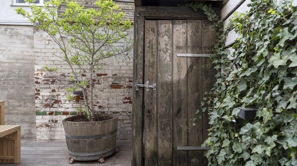 Exterior detail - Plum Guide - The Apollo (Copenhagen)