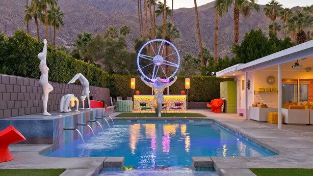 Outdoor pool - Plum Guide - Warhol and Wine (Palm Springs)
