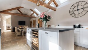 Private kitchen - Plum Guide - Dovesong (Chipping Campden)